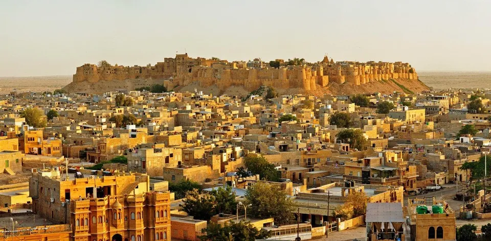 Explore Jaisalmer’s golden fort, historic havelis, and stunning sand dunes with an unforgettable desert adventure in Rajasthan.