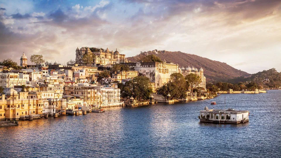 Explore Udaipur’s royal palaces, serene lakes, and vibrant heritage for a memorable weekend getaway in Rajasthan’s City of Lakes.